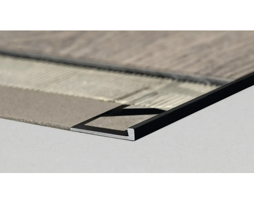 Detailansicht einer Abschlussschiene zum Verlegen von Bodenbelägen