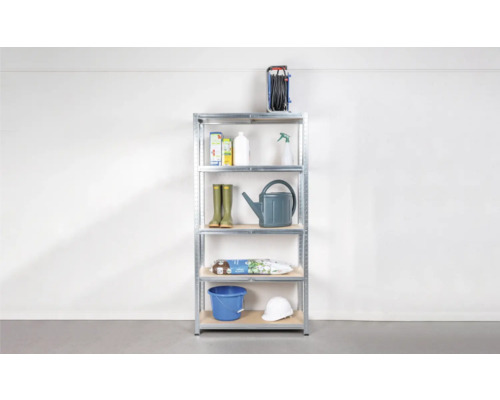 Étagère avec outils et accessoires de jardinage