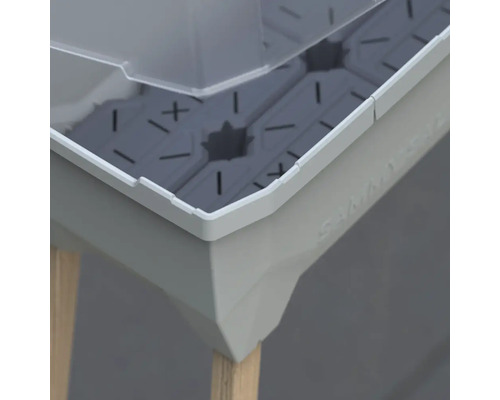 Detailansicht eines SAMMOTRÄL Pflanzkastens mit Bewässerungssystem