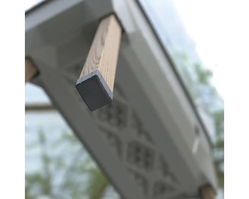 Detailaufnahme eines Tischbeins aus Holz mit einem grauen Bodenschoner.