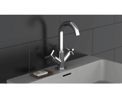 Robinet de lavabo avec poignées en croix et savon