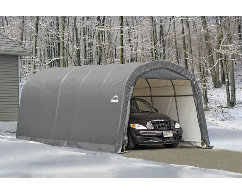 Garage auto grise avec voiture en hiver