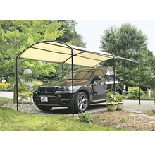 Auto unter einem Carport mit Stoffdach