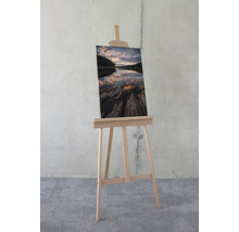 Staffelei mit Leinwandbild einer Naturlandschaft