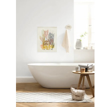 Modernes Badezimmer mit freistehender Badewanne, rundem Beistelltisch und einem Wandbild mit Pflanzenmotiven.