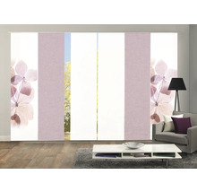 Raum mit Schiebegardinen mit Blumenmuster