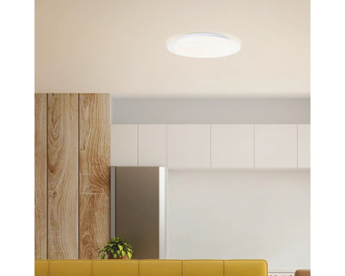 Deckenleuchte in einer modernen Küche.