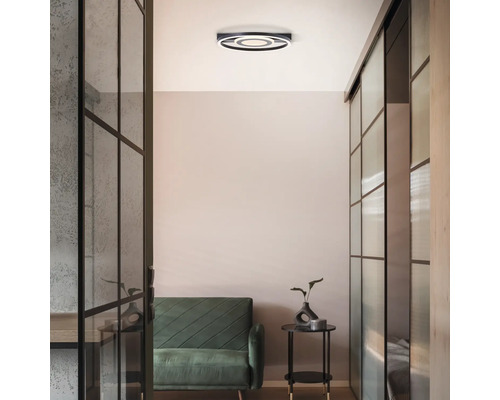 Raumansicht mit runder Deckenleuchte