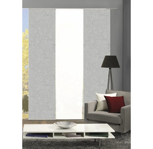 Salon avec rideaux coulissants et canapé