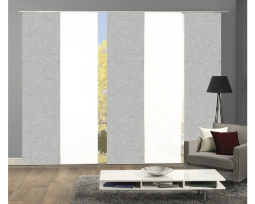 Salon avec rideaux coulissants pour la décoration de fenêtre