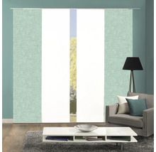 Salon avec rideaux coulissants devant la fenêtre