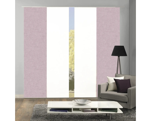 Salon avec rideaux coulissants et aménagement