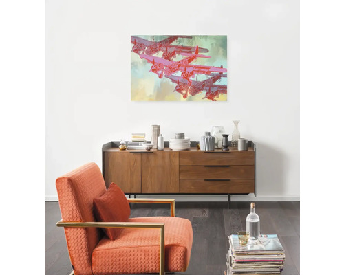 Salon avec fauteuil, buffet et impression sur toile avec motif d''avion