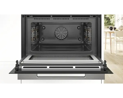 Geöffneter Backofen mit Innenraum und Grillrost