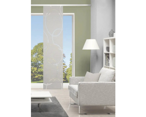 Salon avec rideau coulissant à motif de cercles, canapé et bibliothèque