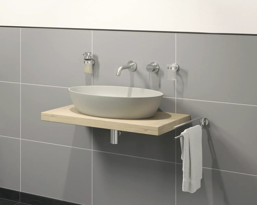 Modernes Badezimmer mit Aufsatzwaschbecken auf Holzkonsole, Armatur, Seifenspender, Zahnputzbecher und Handtuchhalter