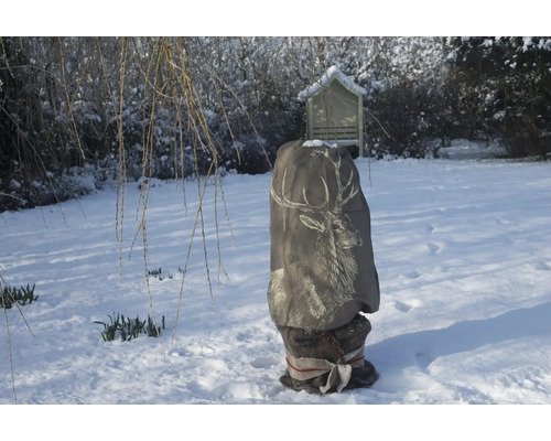 Housse de protection pour plantes avec motif de cerf dans un jardin enneigé