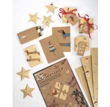 Décoration de Noël avec papier cadeau, cartes et étoiles