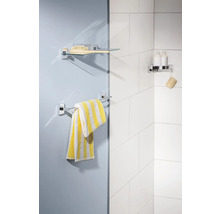 Badezimmer mit Glasablage, Handtuchhalter und Seifenablage