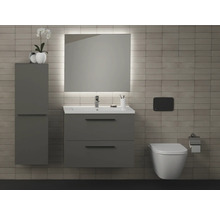 Salle de bain moderne avec meuble sous-lavabo, armoire de toilette avec éclairage et WC suspendu.
