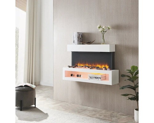 Cheminée électrique décorative avec étagères pour montage mural dans un salon lumineux.