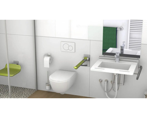 Salle de bain accessible avec toilettes, lavabo, miroir, siège de douche et barre d''appui