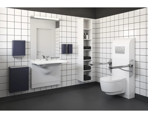 Salle de bain accessible avec WC, lavabo et espace de rangement
