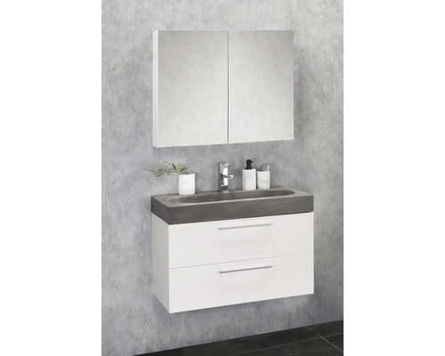 Salle de bains moderne avec meuble sous-vasque, vasque à poser et armoire de toilette