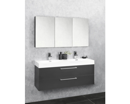 Salle de bains avec meuble sous-vasque, double vasque et armoire de toilette