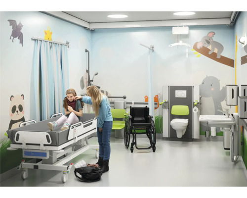 In Szene gesetzt: Behindertengerechtes Badezimmer mit Liege, Toilette und Waschbecken für Kinder.