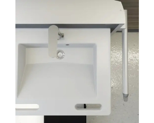 Aufnahme eines Waschbeckens mit Armatur und Haltegriff