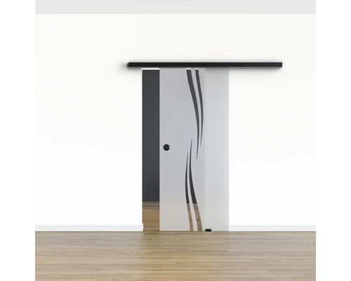 Schiebetür aus Glas mit Dekor vor einer weißen Wand