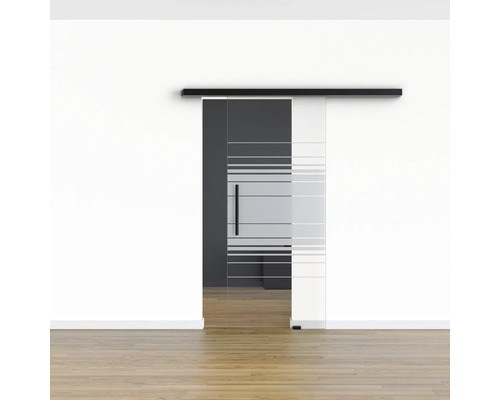 Glastür mit Schiebesystem und horizontalen Dekorelementen in einem Raum.