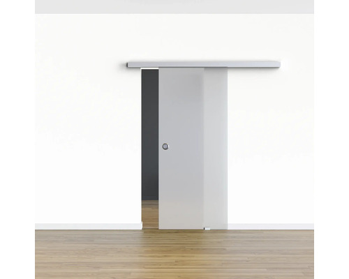 Schiebetür aus Glas vor einer Wand