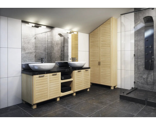 Salle de bains avec meuble double vasque, armoire de toilette et douche