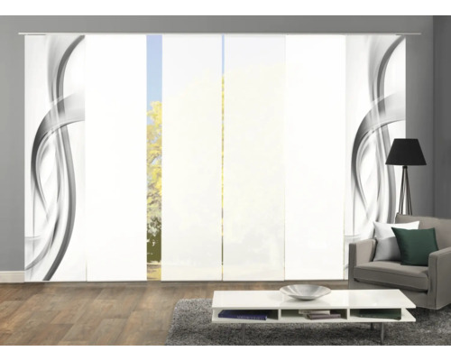 Pièce avec rideaux coulissants au design abstrait