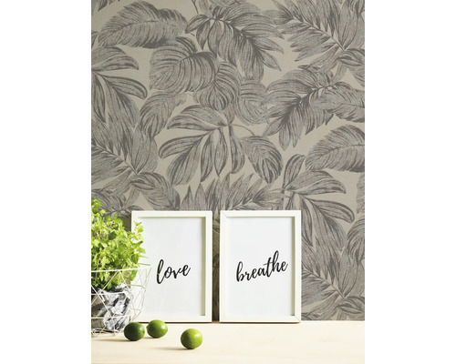 Tapete mit Blattmuster im Innenraum