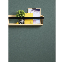 Wandregal mit Pflanze, gelbem Notizblock und Bild