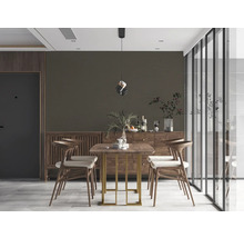 Helles Esszimmer mit Holztisch, Stühlen und Sideboard für ein freundliches Ambiente.