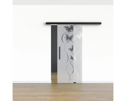 Glastür Schiebetür mit Schmetterlingsmuster in einem hellen Raum