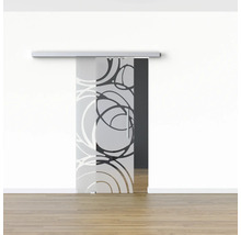 Porte coulissante en verre à motifs devant un mur