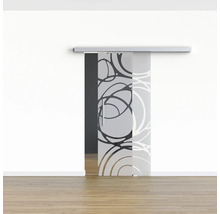 Porte coulissante en verre avec motif circulaire devant un mur blanc