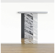 Porte coulissante avec motif design dans une pièce.