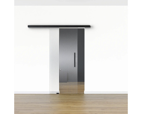 Schiebetür aus Glas mit senkrechten Streifen und schwarzer Schiene