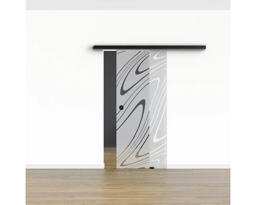 Schiebetür mit Glasdesign vor einer weißen Wand