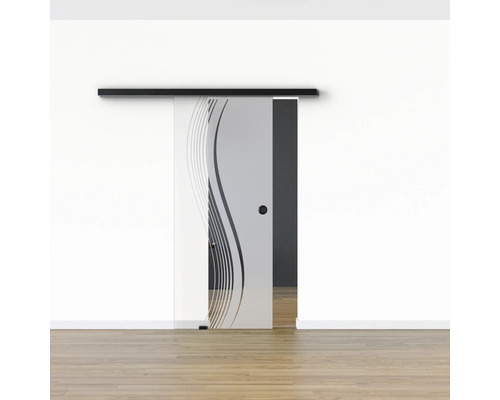 Schiebetür aus Glas mit Wellendesign in einem hellen Raum