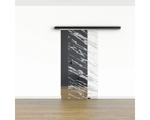 Schiebetür aus Glas mit Muster und schwarzer Schiene vor einer weißen Wand