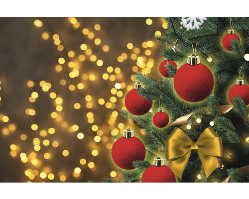 Sapin de Noël avec boules rouges et ruban