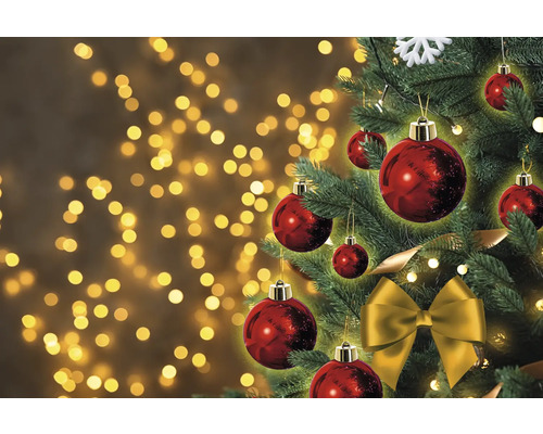 Sapin de Noël décoré avec boules de Noël et nœud