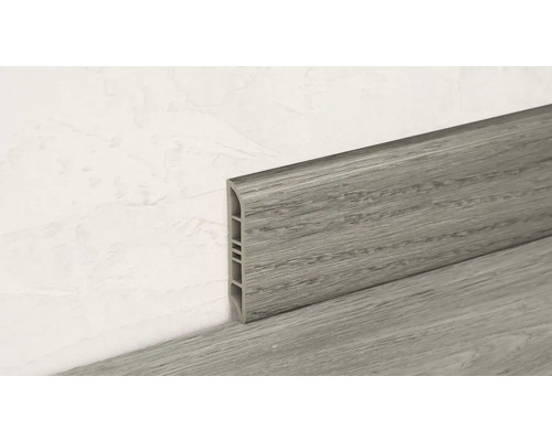 Sockelleiste aus Kunststoff mit Holzdekor